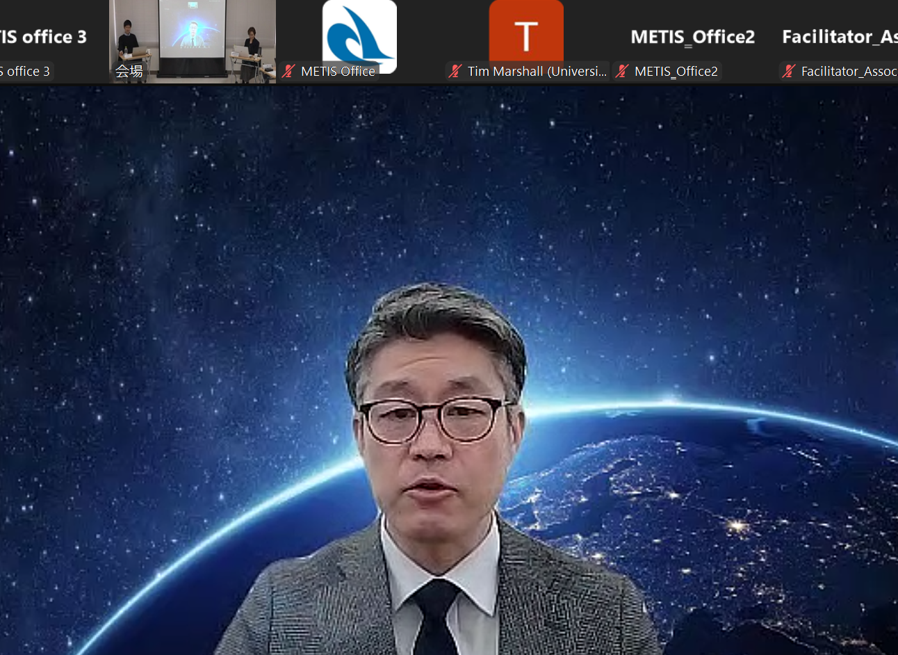 佐藤参事官.png