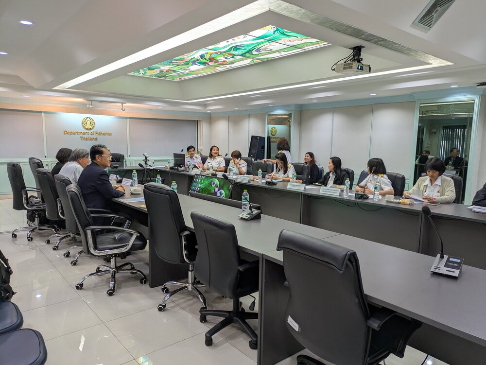 タイ農業協同組合省水産局での会談風景.jpg