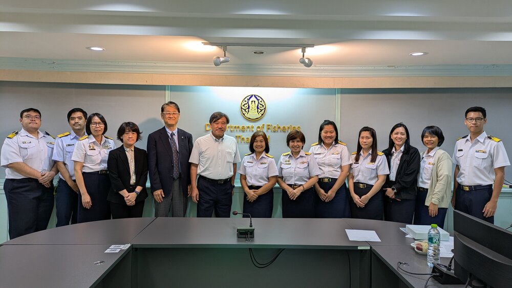 タイ農業協同組合省水産局での集合写真.jpg