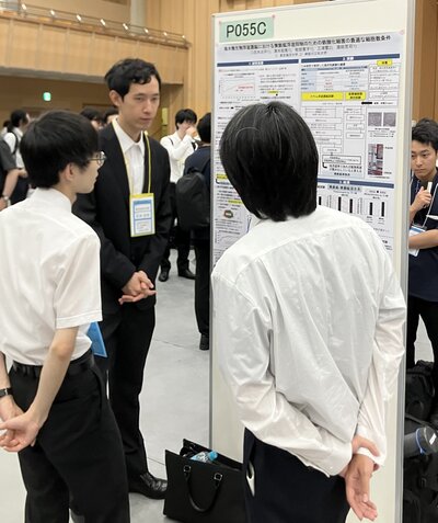ポスター発表の様子.jpg