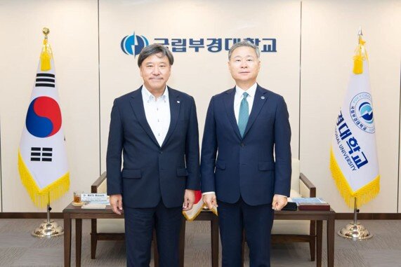 舞田理事とSang総長.jpg