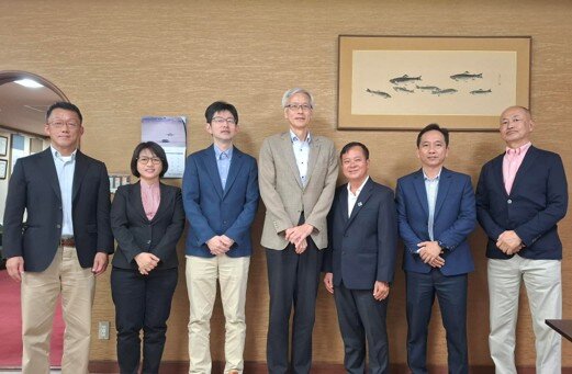 井関学長との集合写真.jpg